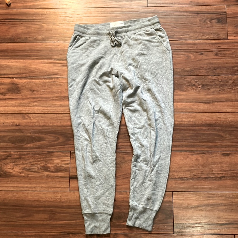 SOLD - Evy’s tree xs light gray joggers - VGUC